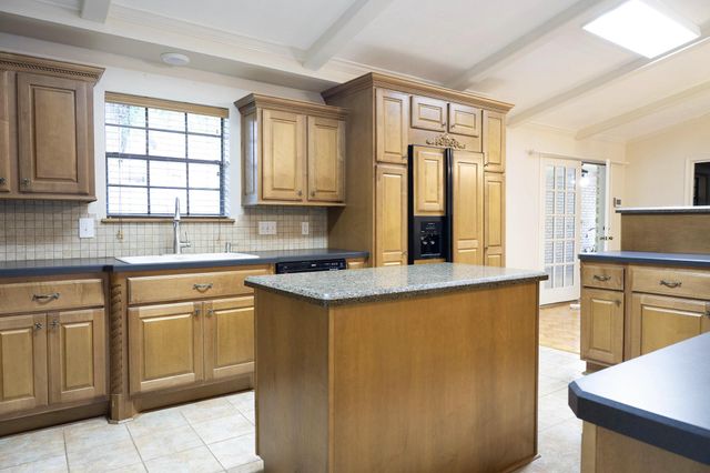 372 Oak Hill Drive, Huntsville, TX 77340