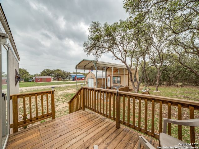 626 Pr 1512, Bandera, TX 78003