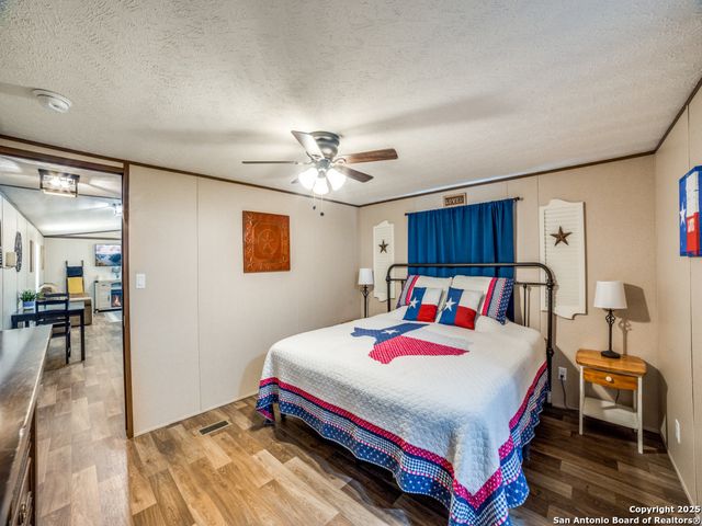 626 Pr 1512, Bandera, TX 78003