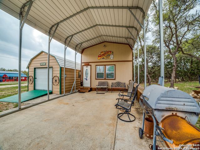 626 Pr 1512, Bandera, TX 78003