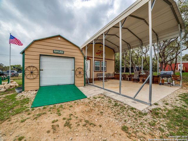 626 Pr 1512, Bandera, TX 78003