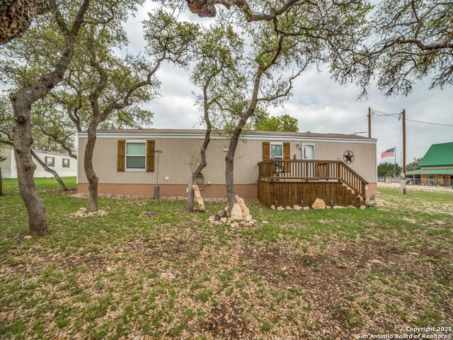 626 Pr 1512, Bandera, TX 78003