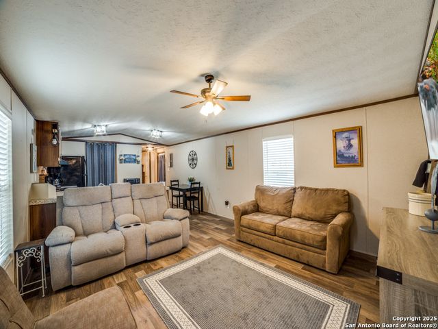 626 Pr 1512, Bandera, TX 78003
