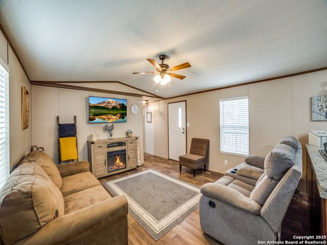 626 Pr 1512, Bandera, TX 78003
