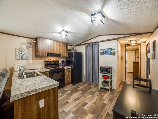 626 Pr 1512, Bandera, TX 78003