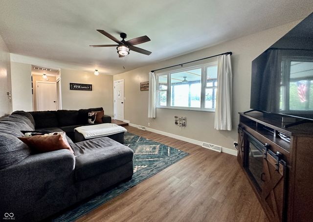 1535 E Shore Drive, Martinsville, IN 46151