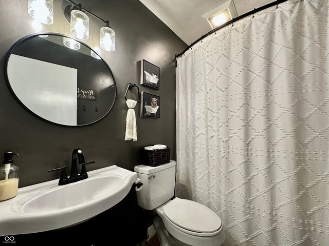 1535 E Shore Drive, Martinsville, IN 46151