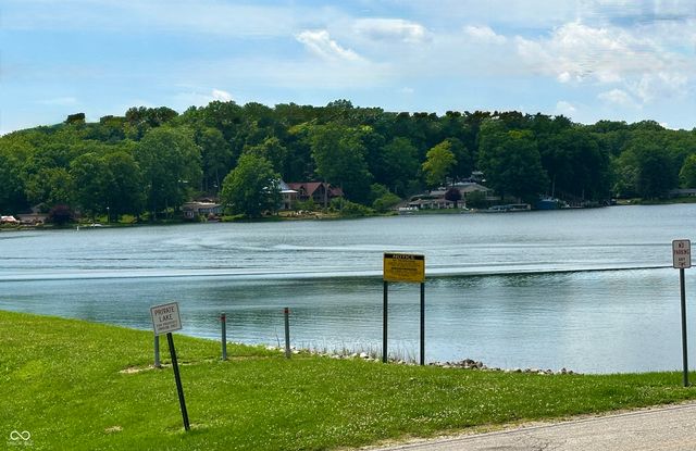 1535 E Shore Drive, Martinsville, IN 46151