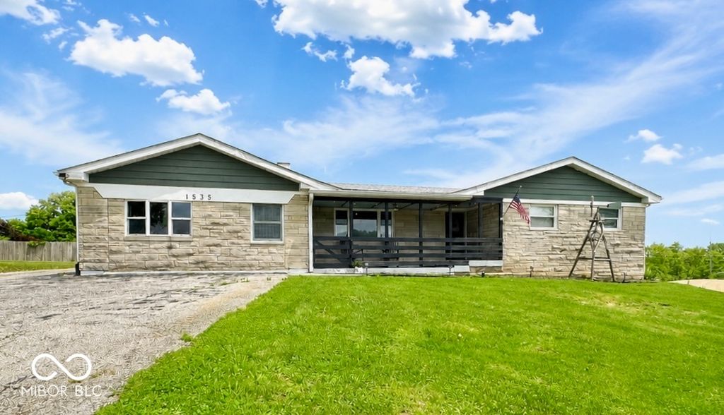 1535 E Shore Drive, Martinsville, IN 46151
