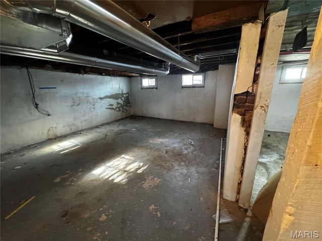 2540 Shannon Avenue, St Louis, MO 63136