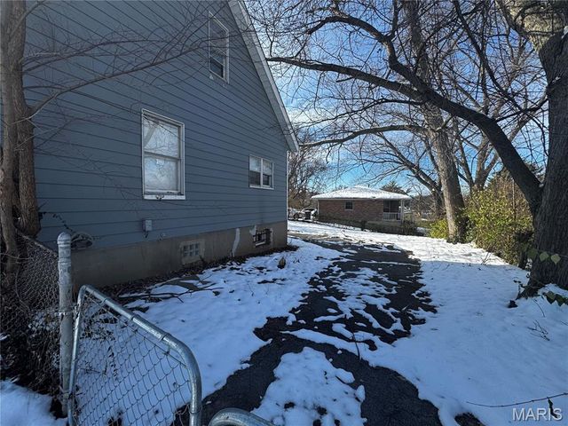 2540 Shannon Avenue, St Louis, MO 63136