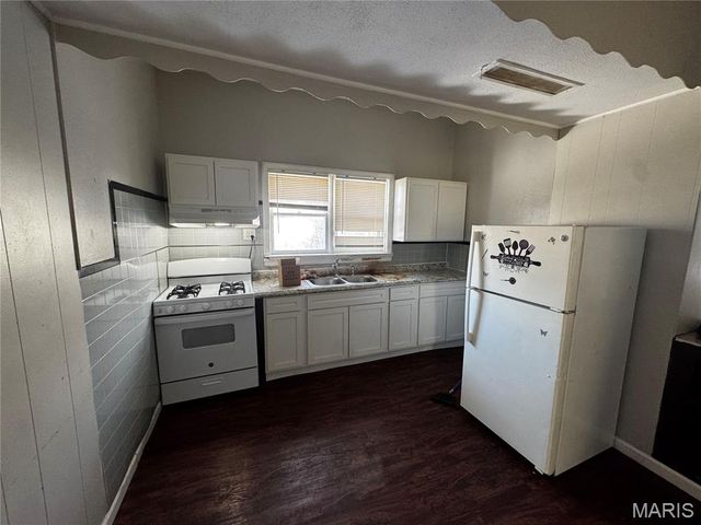 2540 Shannon Avenue, St Louis, MO 63136