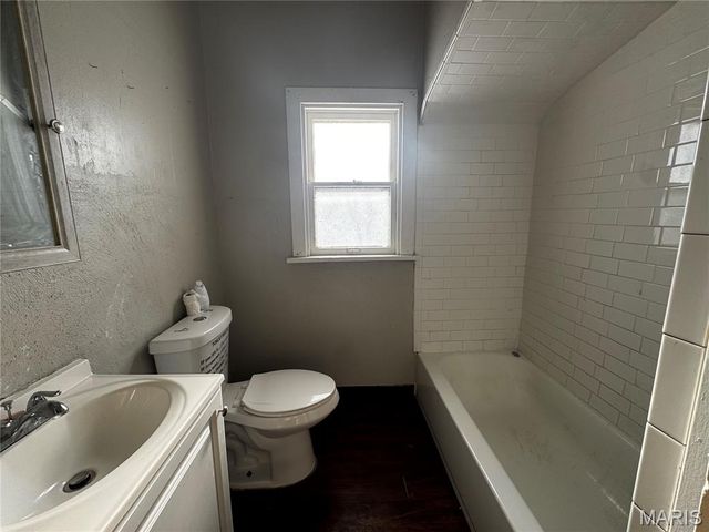 2540 Shannon Avenue, St Louis, MO 63136