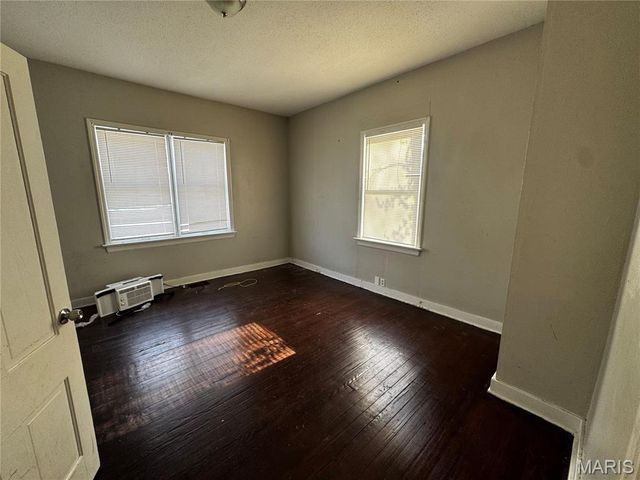 2540 Shannon Avenue, St Louis, MO 63136