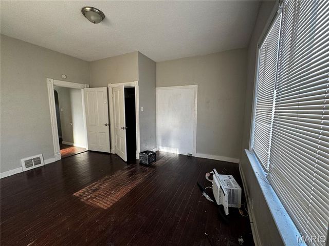 2540 Shannon Avenue, St Louis, MO 63136