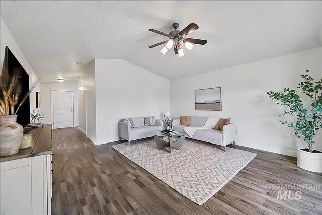 1211 W Hawaii Ave, Nampa, ID 83686