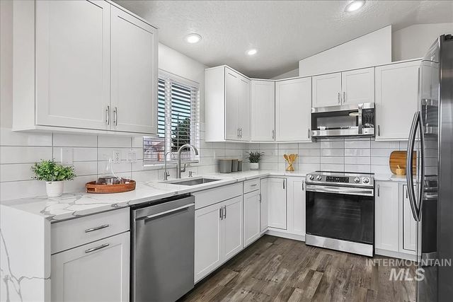 1211 W Hawaii Ave, Nampa, ID 83686