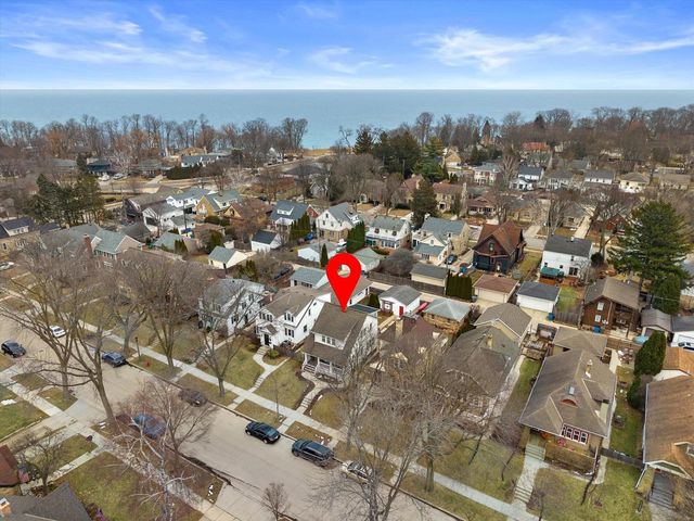 4924 N Larkin STREET, Whitefish Bay, WI 53217