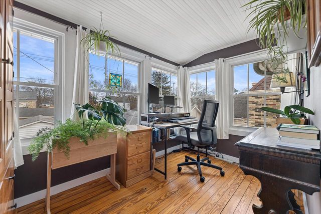 4924 N Larkin STREET, Whitefish Bay, WI 53217