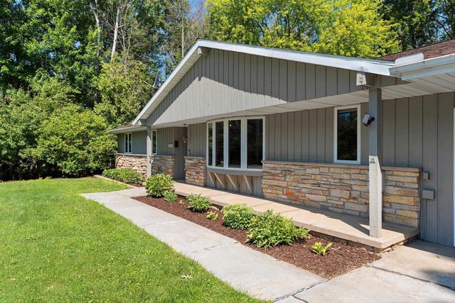 5025 LUXEMBURG ROAD, New Franken, WI 54229