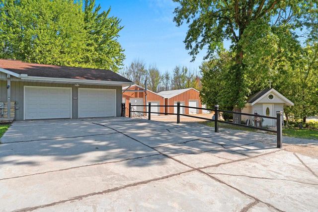 5025 LUXEMBURG ROAD, New Franken, WI 54229