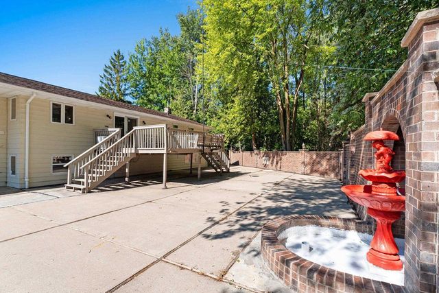 5025 LUXEMBURG ROAD, New Franken, WI 54229