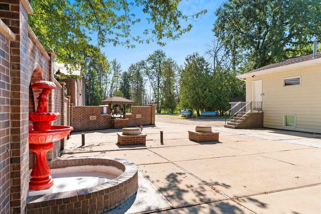 5025 LUXEMBURG ROAD, New Franken, WI 54229