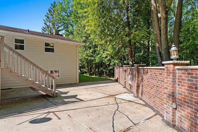 5025 LUXEMBURG ROAD, New Franken, WI 54229