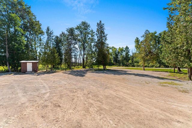 5025 LUXEMBURG ROAD, New Franken, WI 54229