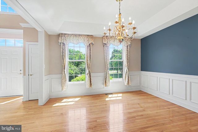 1 MARINA DR, Camp Hill, PA 17011