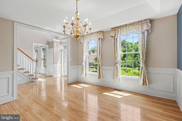 1 MARINA DR, Camp Hill, PA 17011