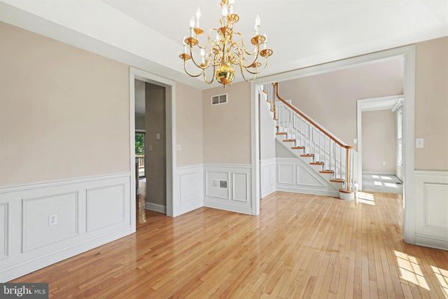 1 MARINA DR, Camp Hill, PA 17011