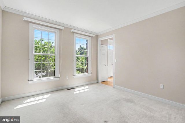 1 MARINA DR, Camp Hill, PA 17011
