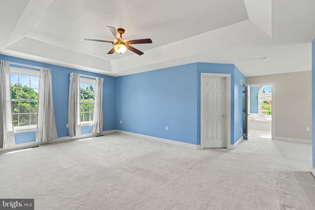 1 MARINA DR, Camp Hill, PA 17011