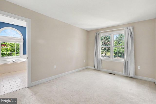 1 MARINA DR, Camp Hill, PA 17011