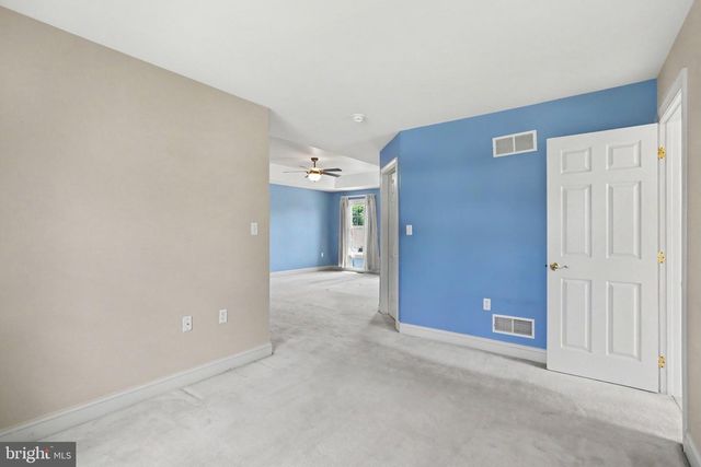 1 MARINA DR, Camp Hill, PA 17011