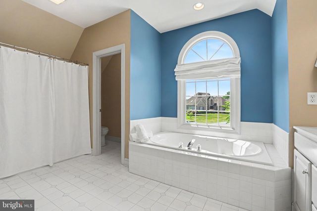 1 MARINA DR, Camp Hill, PA 17011