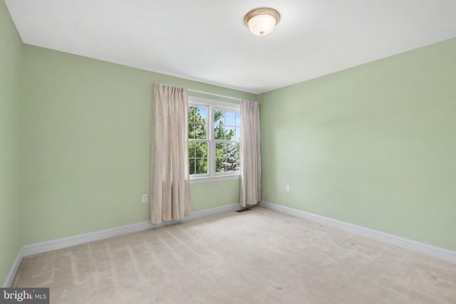 1 MARINA DR, Camp Hill, PA 17011