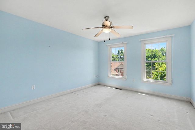 1 MARINA DR, Camp Hill, PA 17011