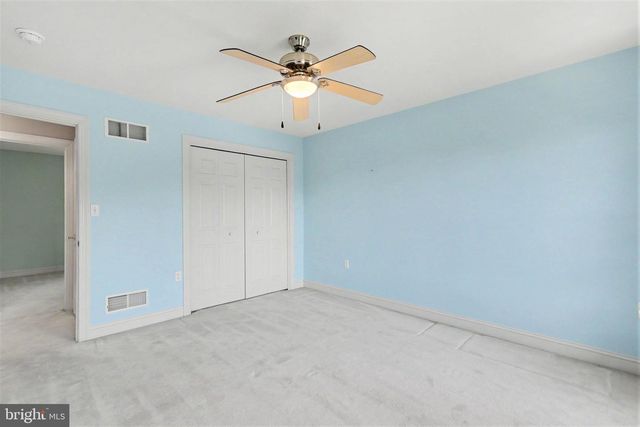1 MARINA DR, Camp Hill, PA 17011
