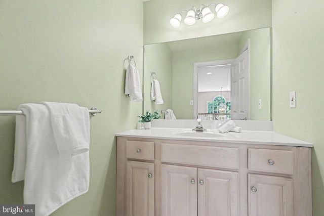 1 MARINA DR, Camp Hill, PA 17011