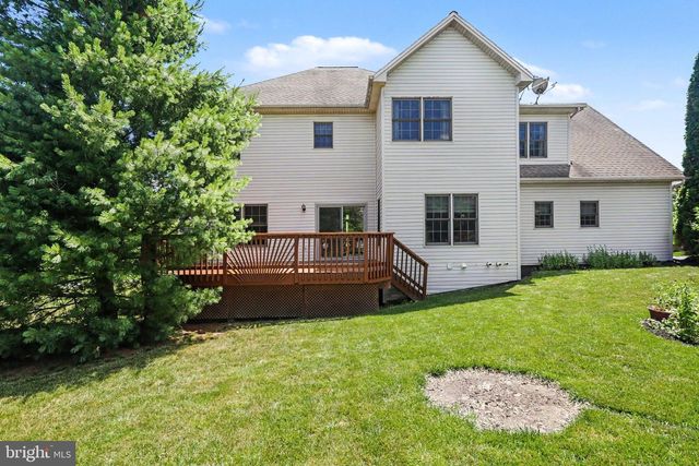 1 MARINA DR, Camp Hill, PA 17011