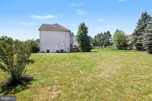 1 MARINA DR, Camp Hill, PA 17011