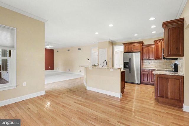 1 MARINA DR, Camp Hill, PA 17011