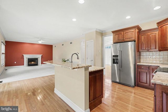 1 MARINA DR, Camp Hill, PA 17011