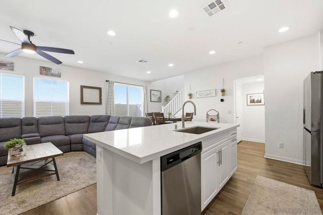 517 Pinedale St, Vista, CA 92081