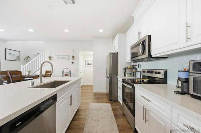 517 Pinedale St, Vista, CA 92081