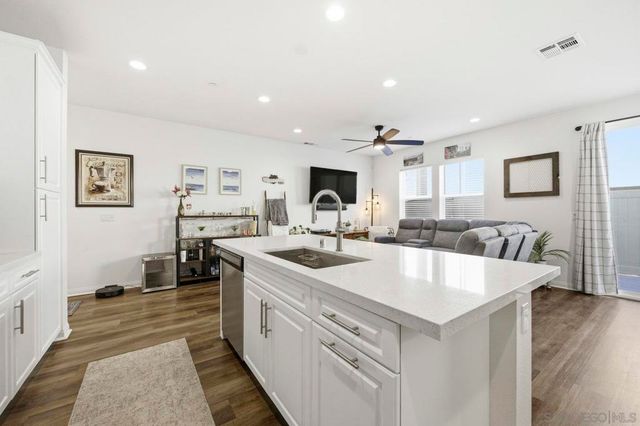 517 Pinedale St, Vista, CA 92081