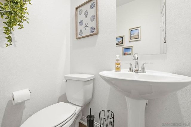 517 Pinedale St, Vista, CA 92081