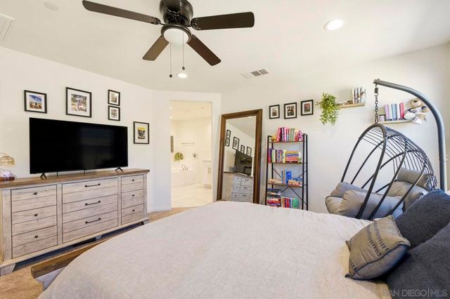 517 Pinedale St, Vista, CA 92081